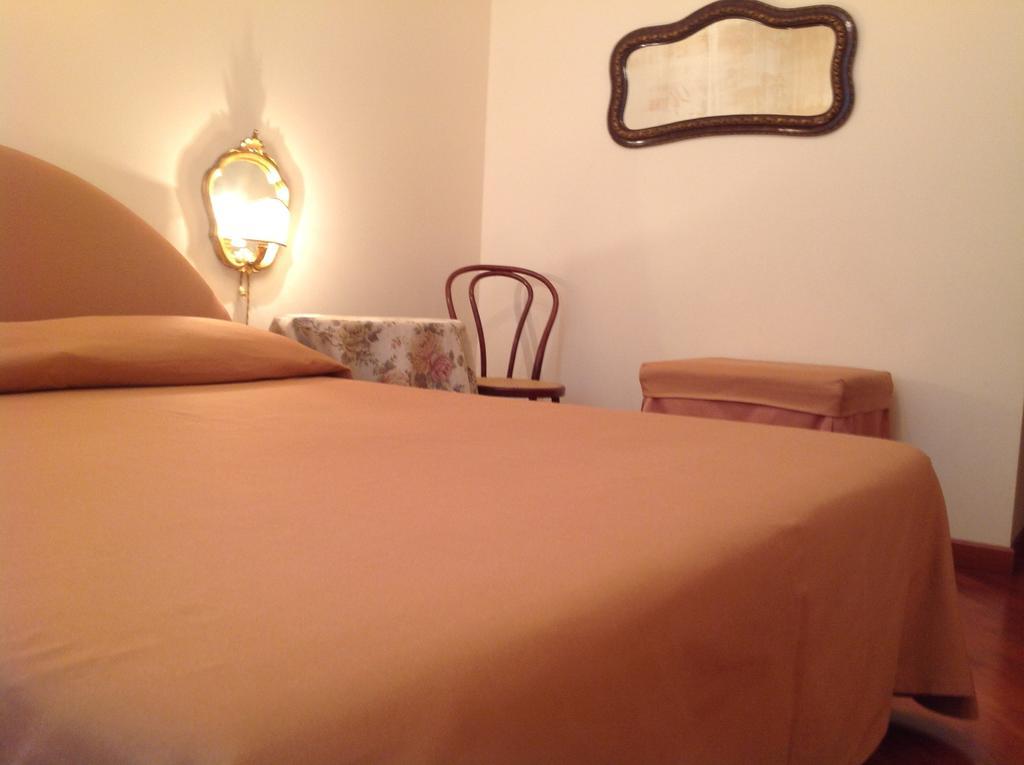 B&B Crispi Trieste Rum bild